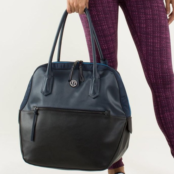 lululemon athletica Handbags - Lululemon Hatha Bag EUC